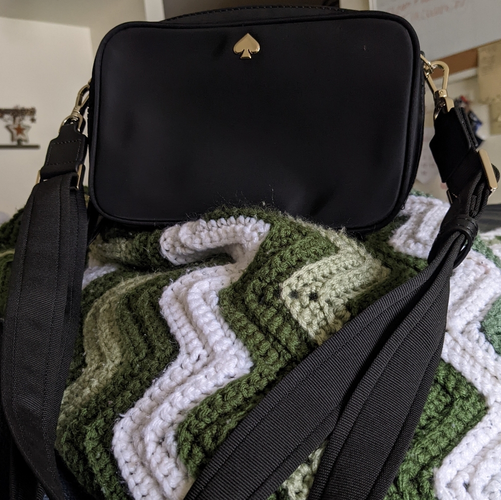KATE SPADE DOUBLE ZIP CAMERA BAG  BLACK